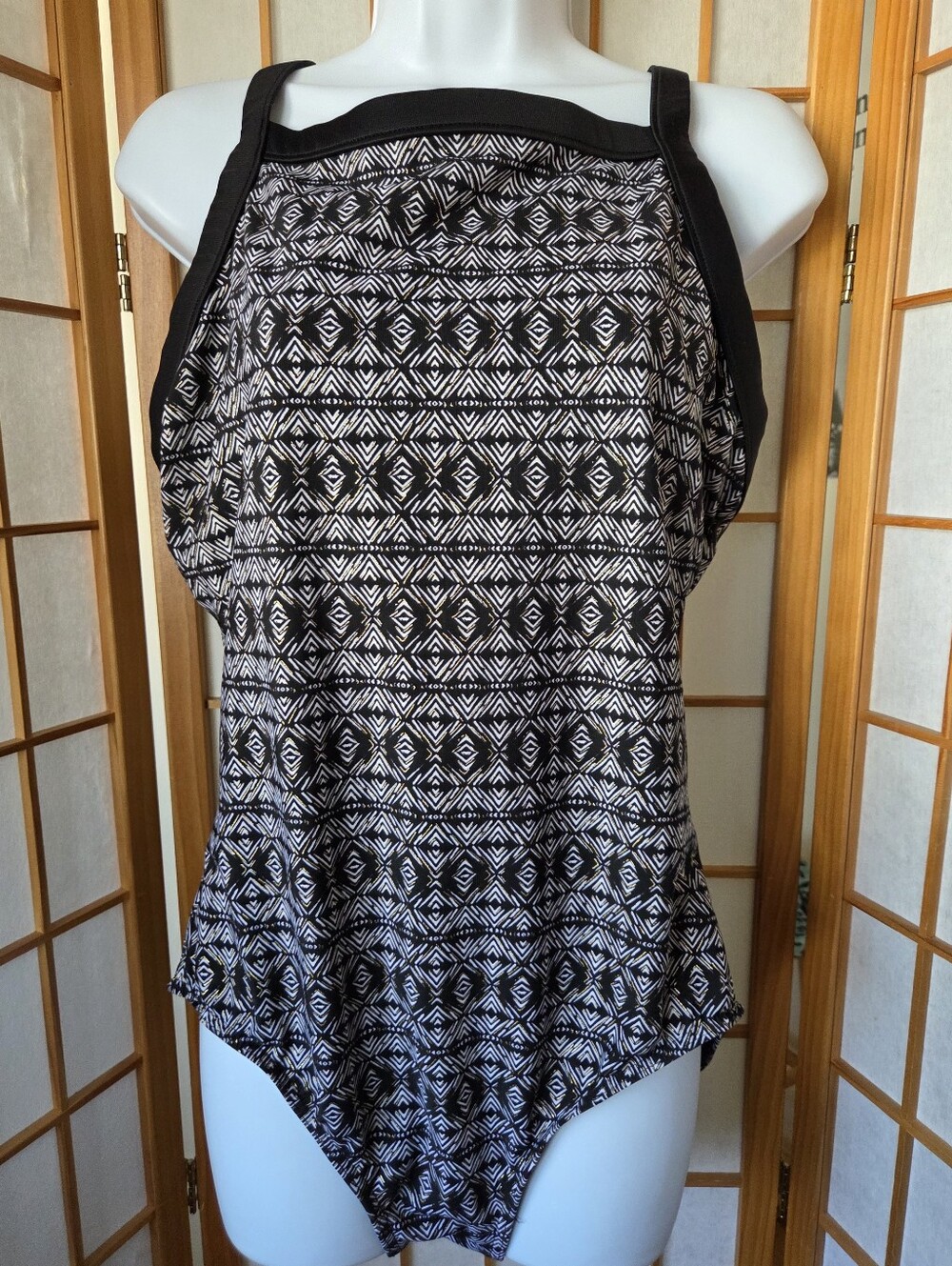 WOMENS MIRACKLE SUIT BELGIUM TORPEDO BLACK PRINT ONE PIECE SWIMMING SUIT SIZE 14
